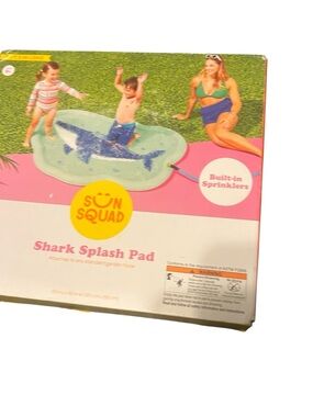 New sun squad shark splash pad kids sprinkler